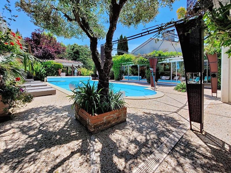 Maison - 326 m² - 10 pièces