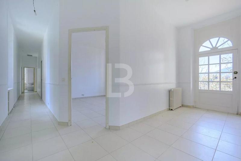 Mas - 300 m² - 7 pièces