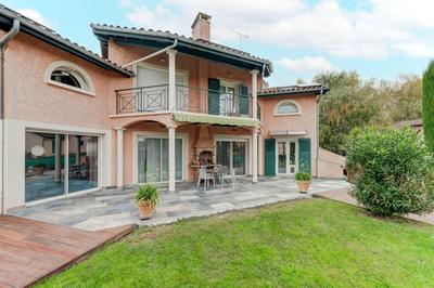 Villa - 332 m² - 6 pièces