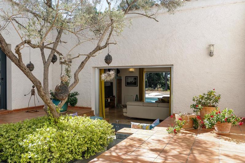 Propriété - 417 m² - 7 pièces