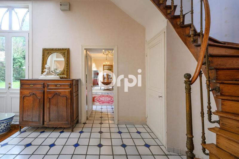 Maison - 232 m² - 9 pièces