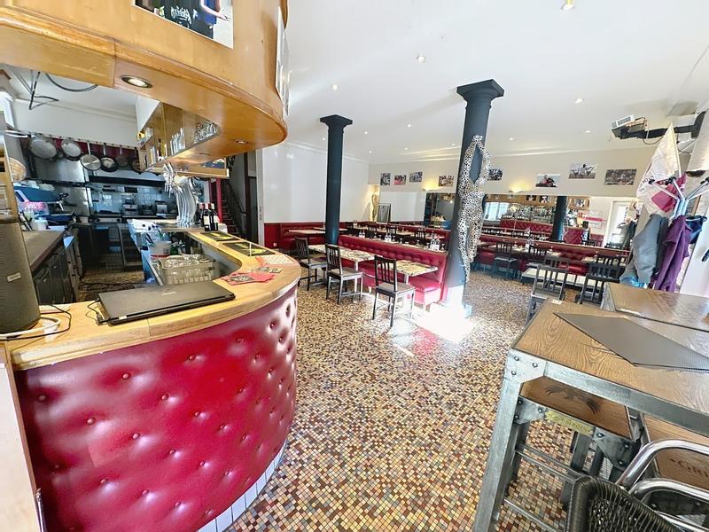 Local commercial - 268 m² - 5 pièces