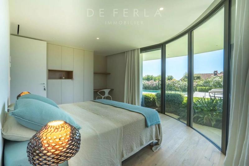 Propriété - 410 m² - 11 pièces