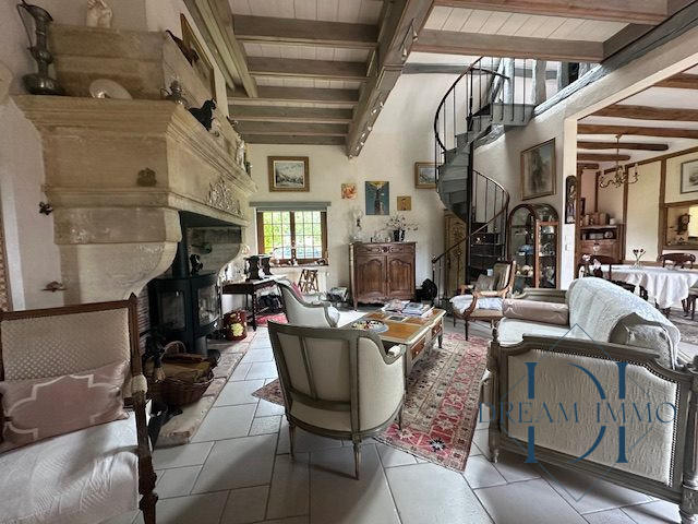 Maison ancienne - 240 m² - 10 pièces