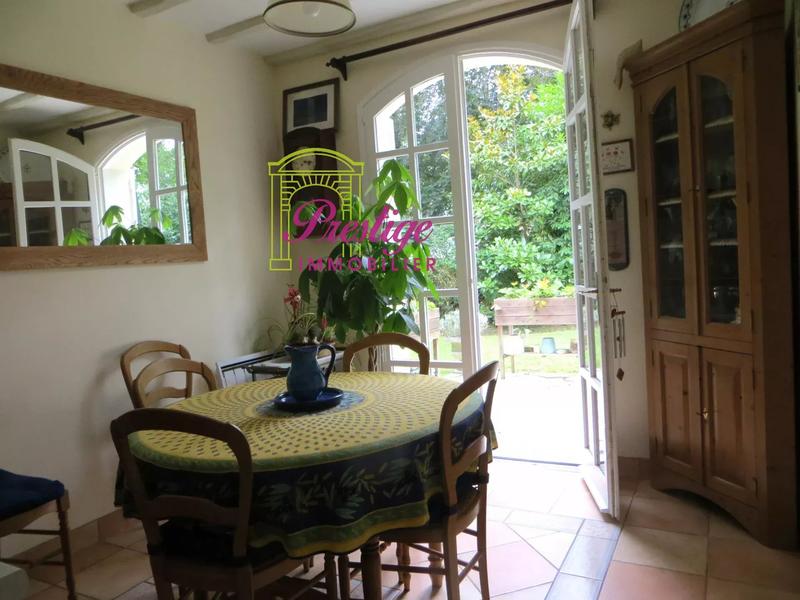 Propriété - 275 m² - 7 pièces