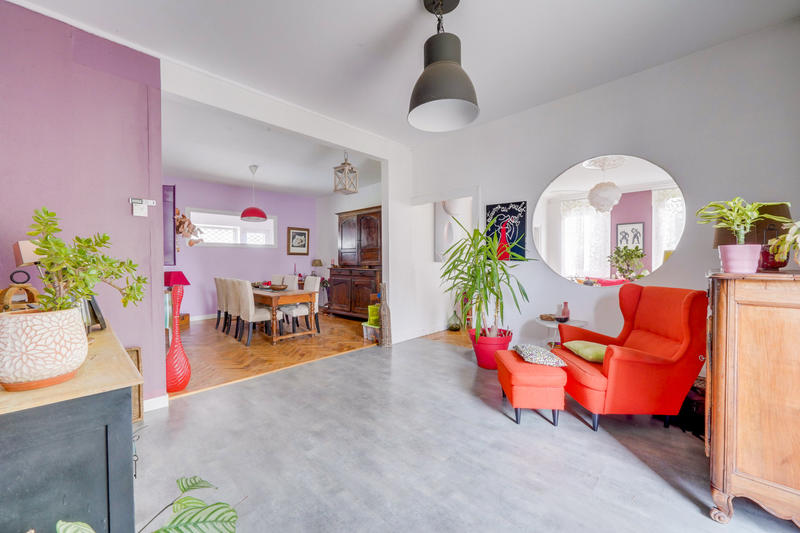 Maison - 330 m² - 10 pièces