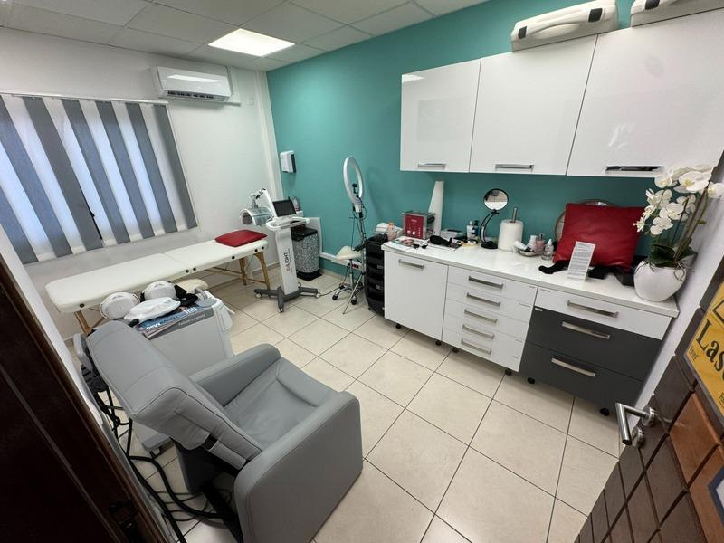 Immeuble - 300 m² - 15 pièces