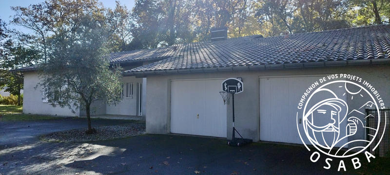 Maison traditionnelle - 180 m² - 6 pièces