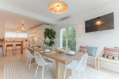 Maison - 270 m² - 11 pièces