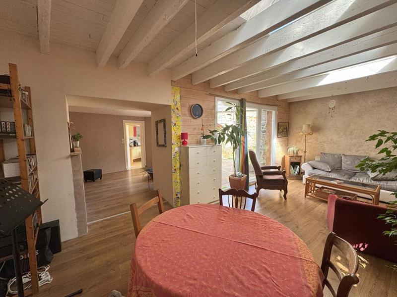 Maison - 212 m² - 9 pièces