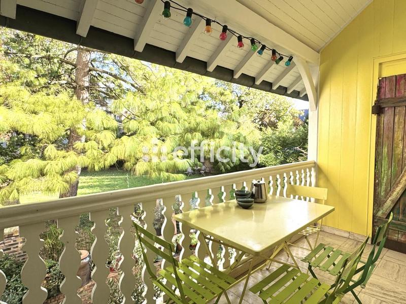 Demeure - 250 m² - 8 pièces