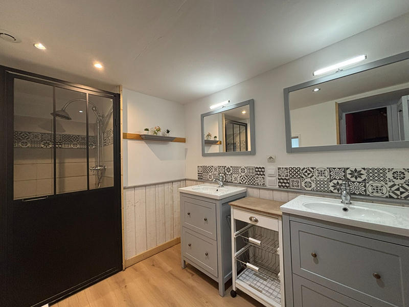 Maison - 214 m² - 7 pièces