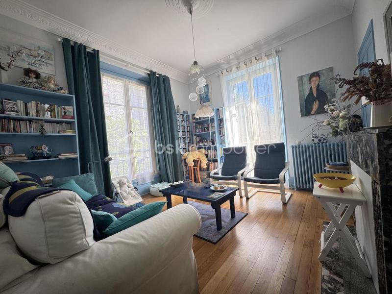 Maison - 225 m² - 12 pièces