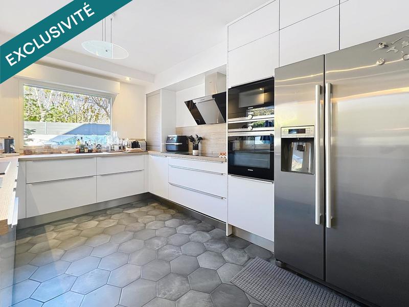 Maison - 241 m² - 10 pièces