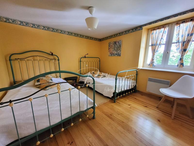 Maison - 251 m² - 8 pièces