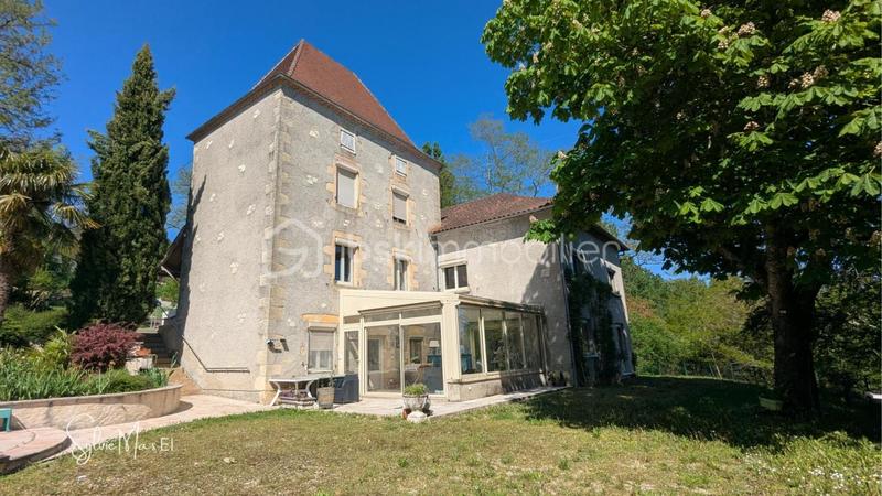 Maison - 313 m² - 10 pièces