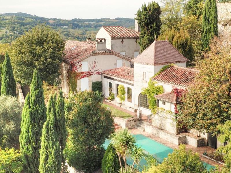 Maison - 390 m² - 11 pièces