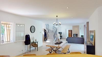 Maison - 200 m² - 6 pièces