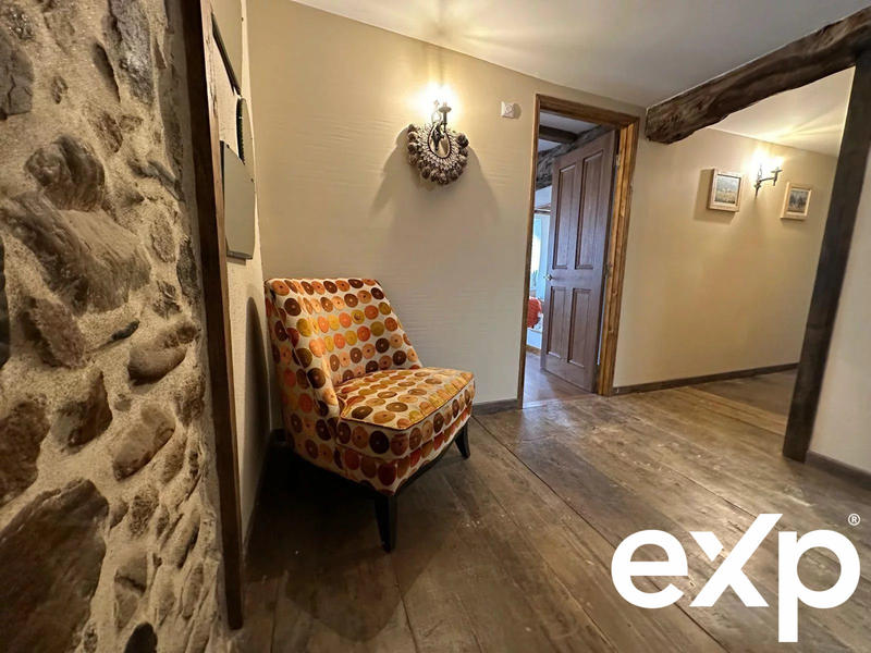 Maison - 239 m² - 8 pièces