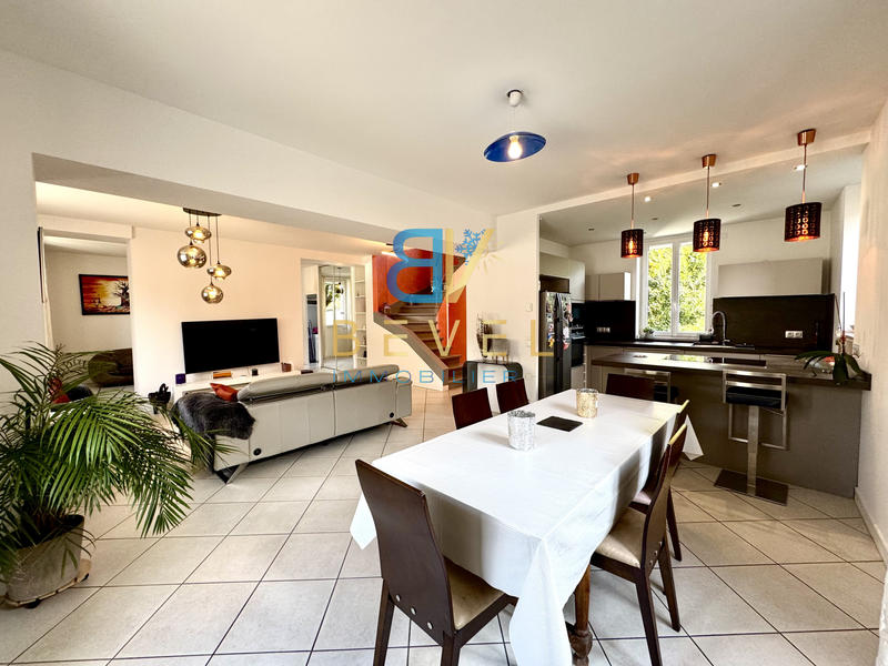 Villa - 238 m² - 8 pièces