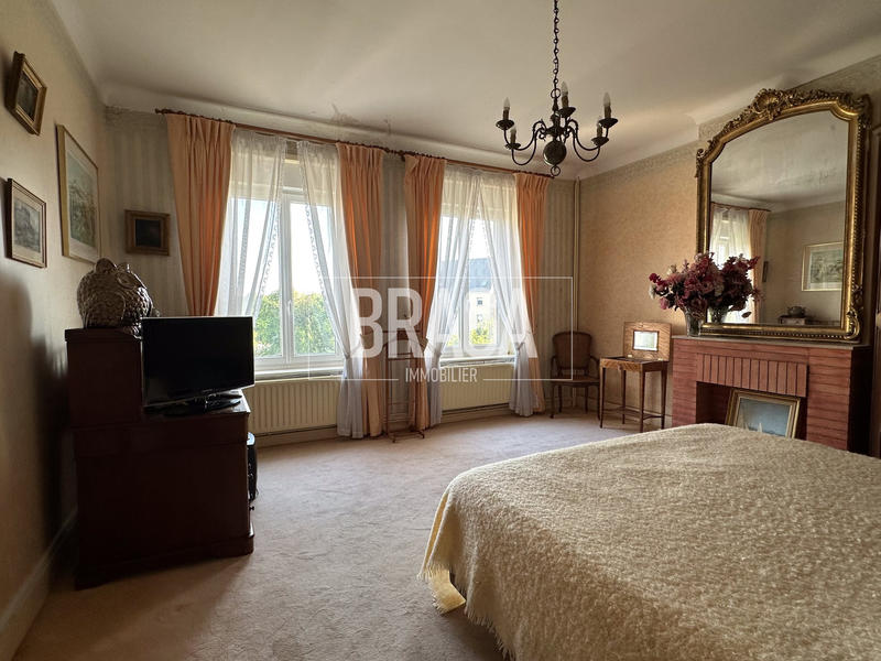 Maison - 245 m² - 10 pièces