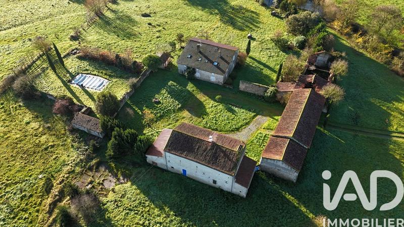 Maison - 227 m² - 7 pièces