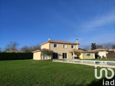 Maison - 232 m² - 7 pièces