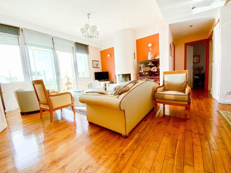 Demeure - 265 m² - 10 pièces