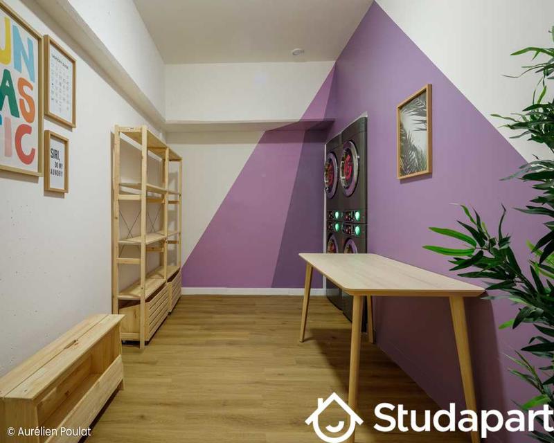 Chambre - 150 m² - 1 pièce