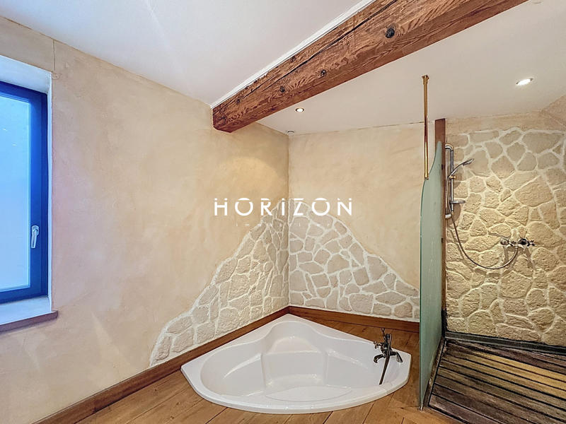 Maison ancienne - 204 m² - 8 pièces