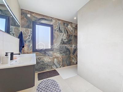 Maison - 220 m² - 6 pièces