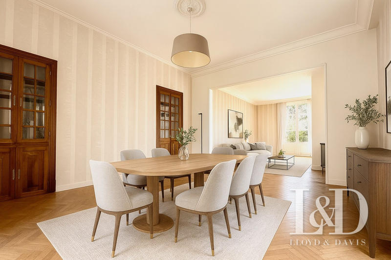 Maison - 237 m² - 10 pièces