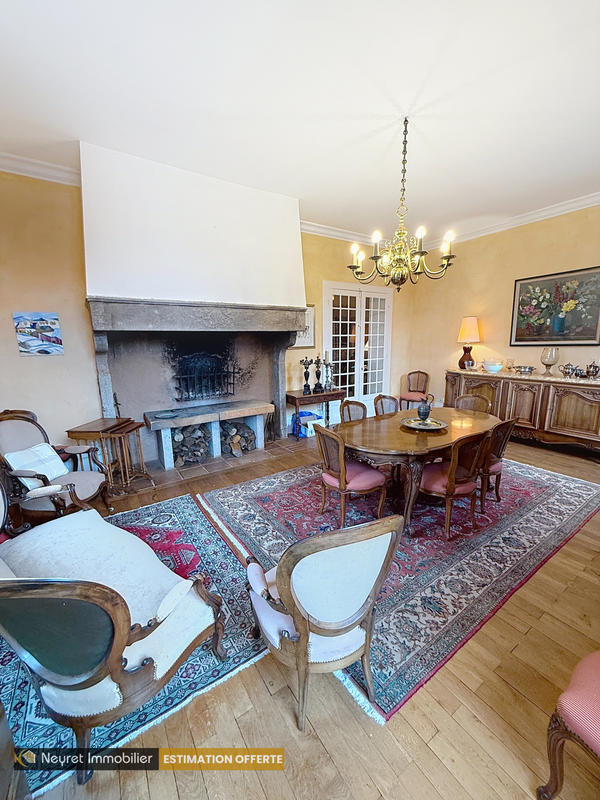 Propriété - 360 m² - 12 pièces