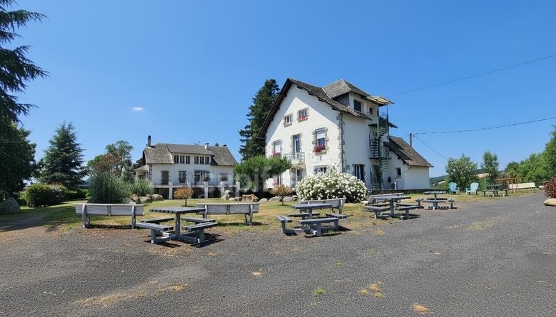 Propriété - 1 100 m² - 16 pièces