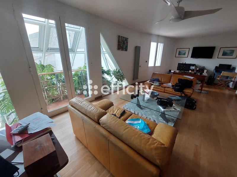 Maison - 244 m² - 7 pièces