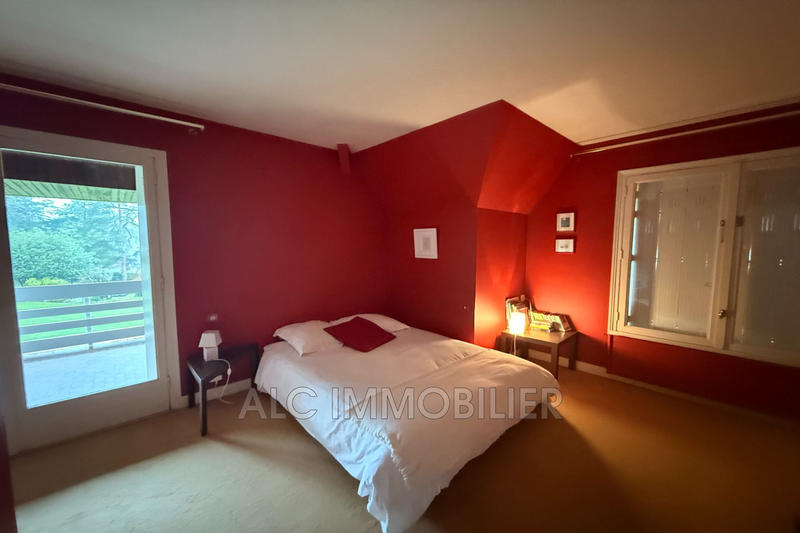 Maison - 250 m² - 10 pièces