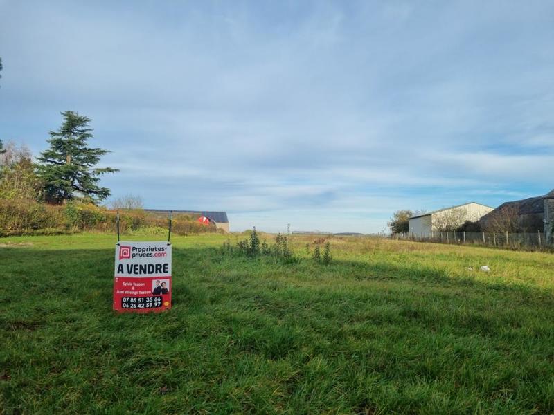 Terrain constructible - 1 005 m²