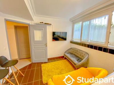 Chambre - 13 m² - 1 pièce