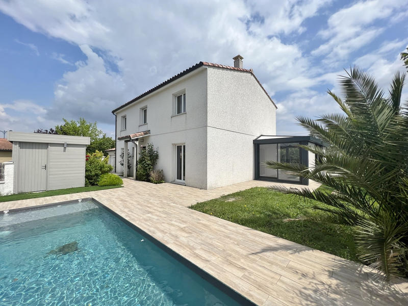 Villa - 213 m² - 8 pièces
