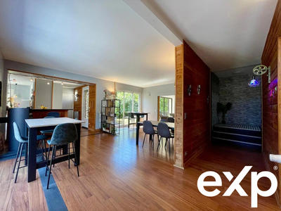 Maison - 298 m² - 8 pièces