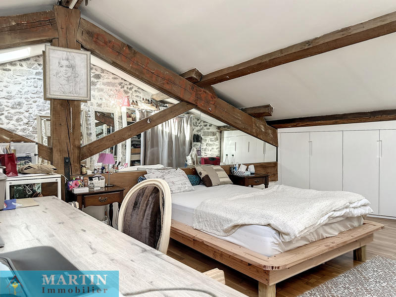 Maison - 230 m² - 8 pièces