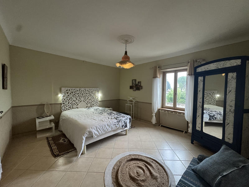 Maison - 250 m² - 9 pièces