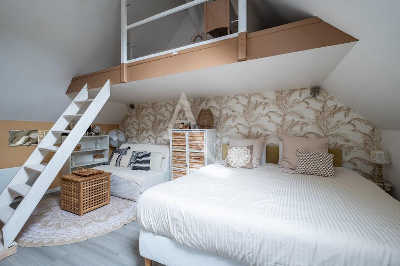 Maison - 334 m² - 12 pièces