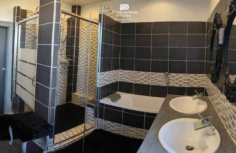 Maison - 287 m² - 10 pièces