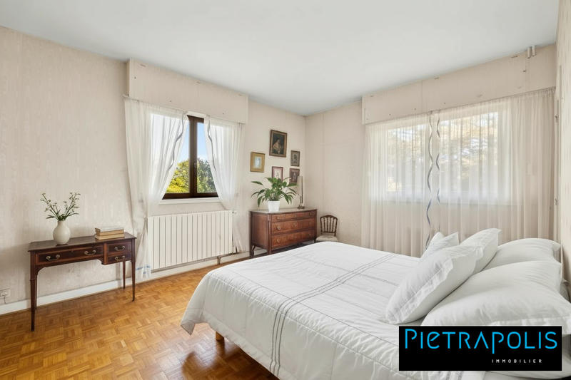 Maison - 250 m² - 8 pièces