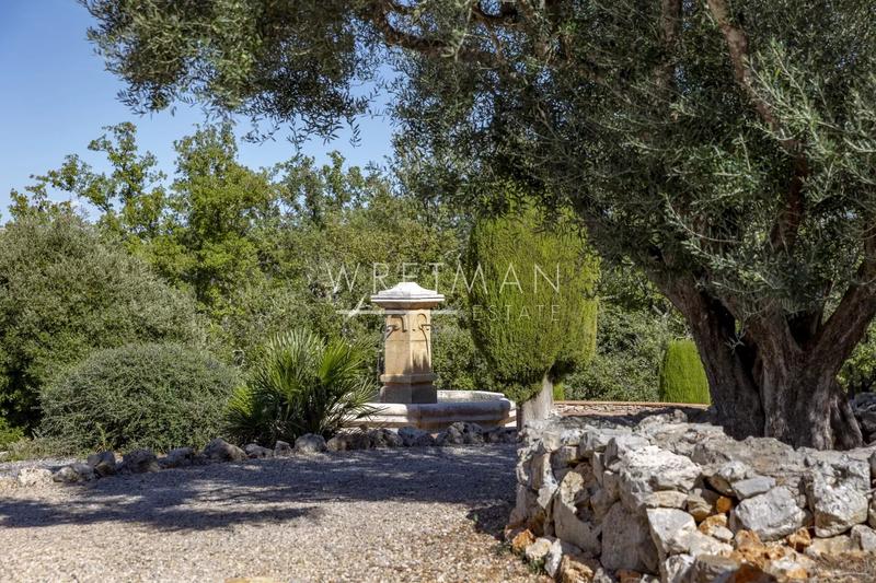 Propriété - 340 m² - 9 pièces