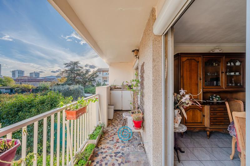 Appartement - 90 m² - 4 pièces