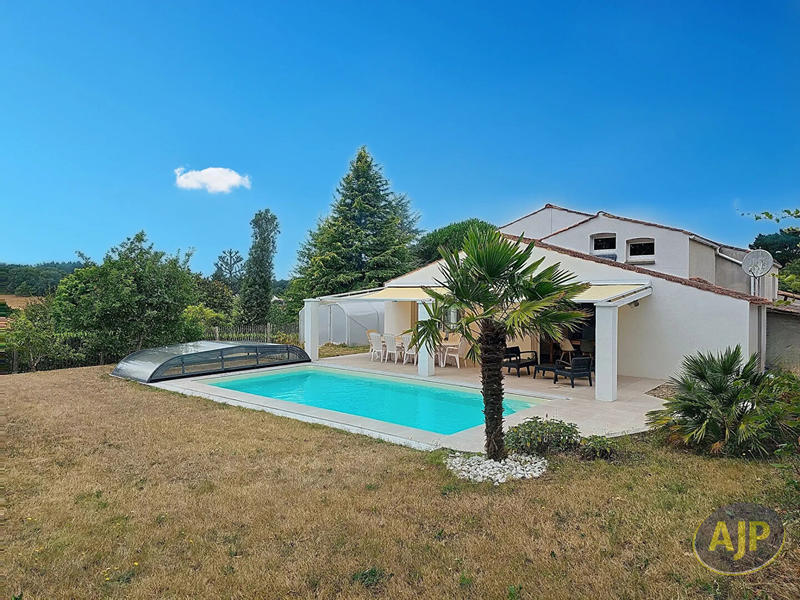 Maison - 189 m² - 8 pièces