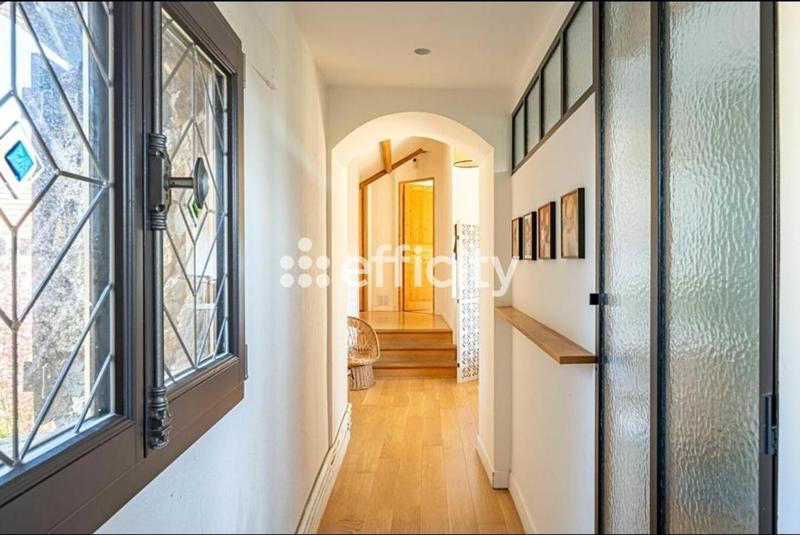 Demeure - 200 m² - 7 pièces