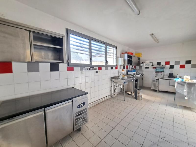 Maison - 718 m² - 8 pièces